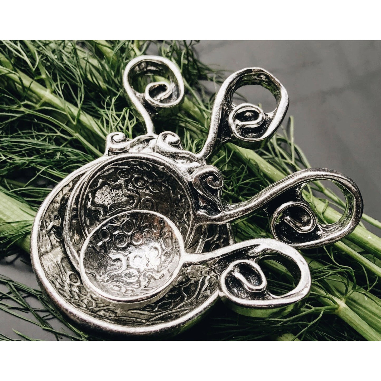Crosby & Taylor Vineyard Handmade Pewter Measuring Spoon Set with Display Post