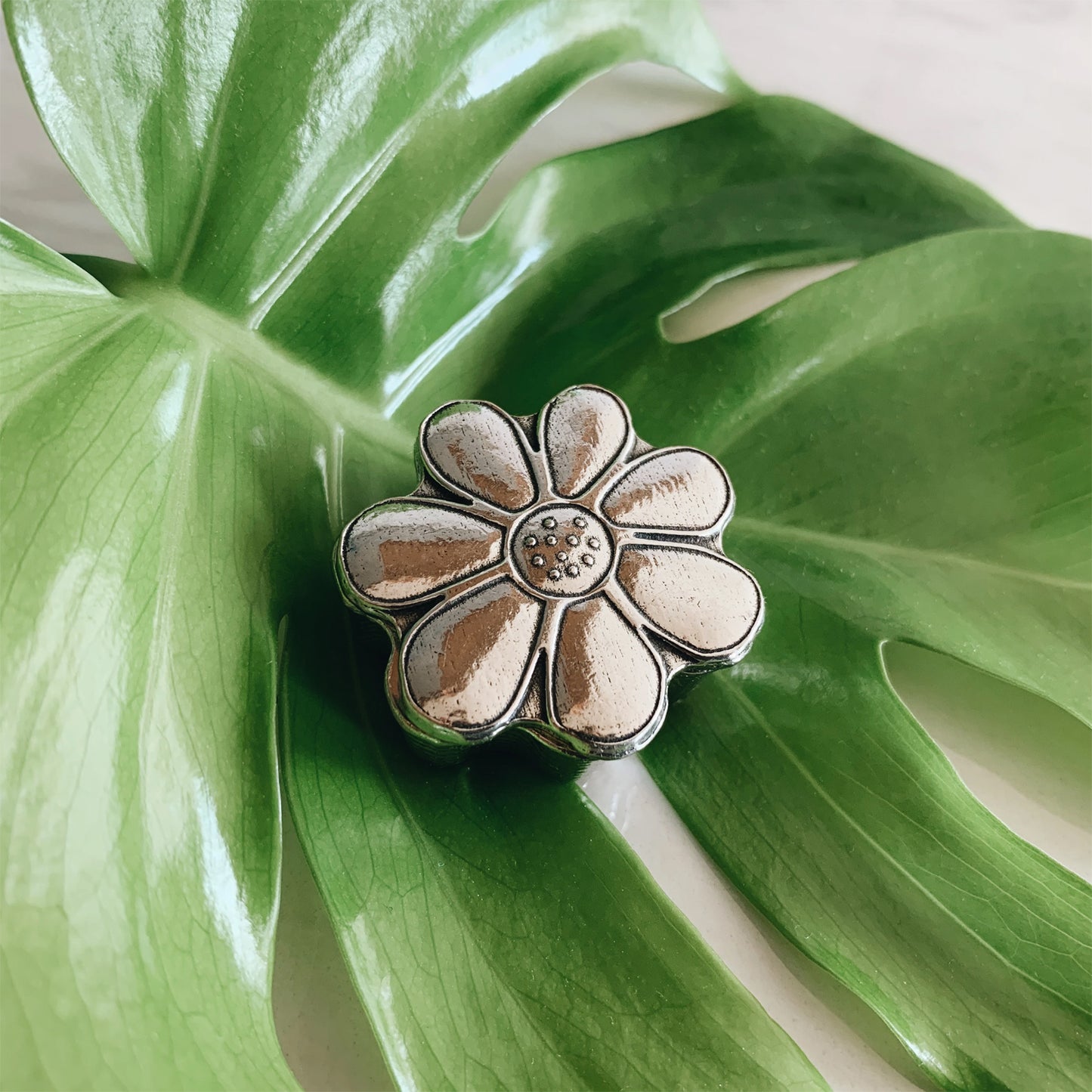 Crosby & Taylor Daisy Flower 1-1/2" Tiny Pewter Sentiment Box