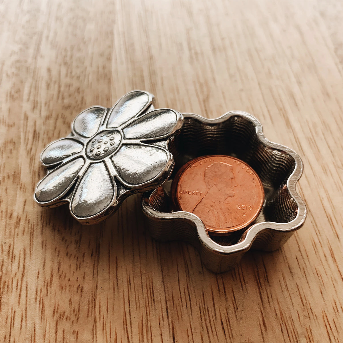 Crosby & Taylor Daisy Flower 1-1/2" Tiny Pewter Sentiment Box