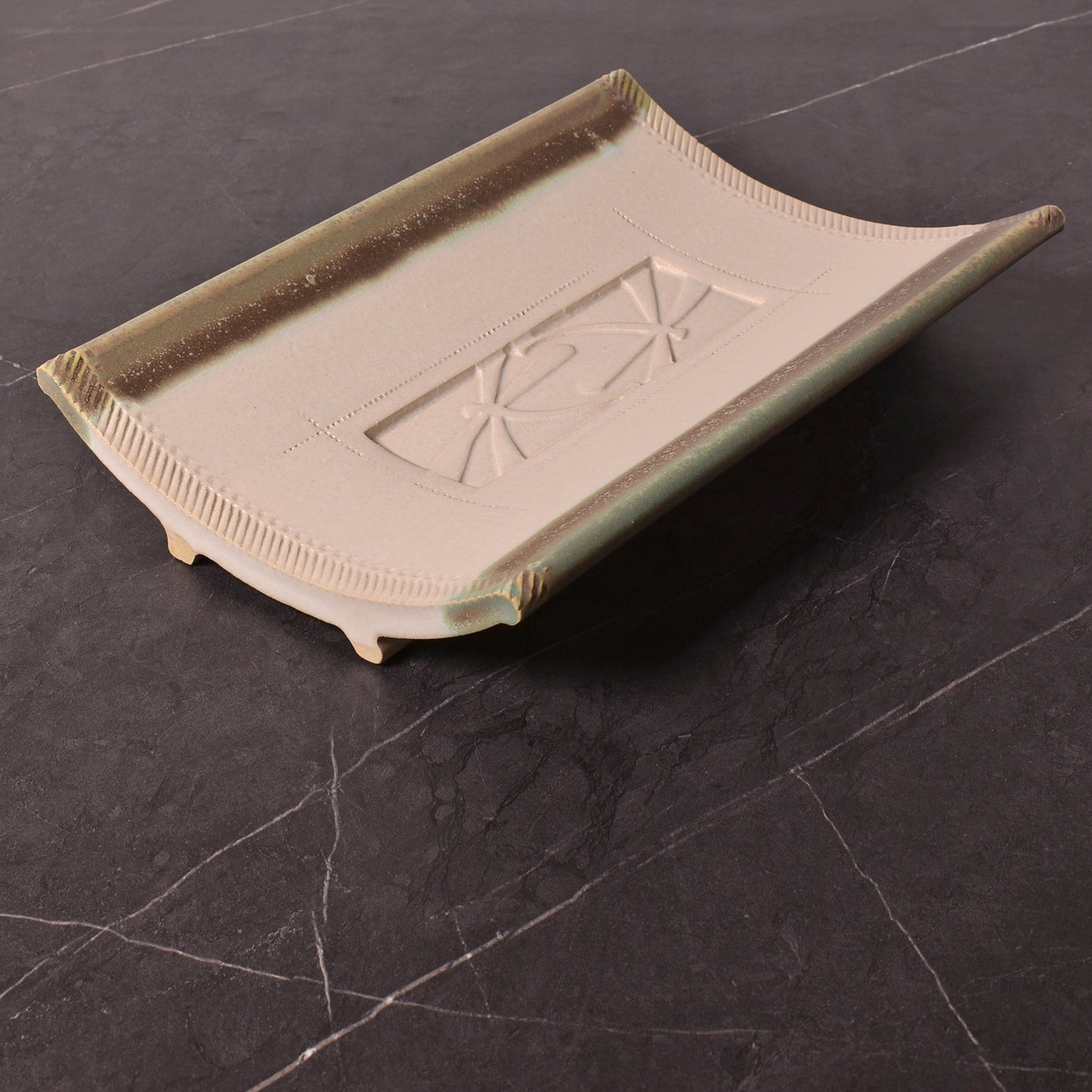 Macone Clay Dragonfly Curved Tray, 8-1/2 x 5-3/4-inches, Handmade American Pottery, Ivory/Green