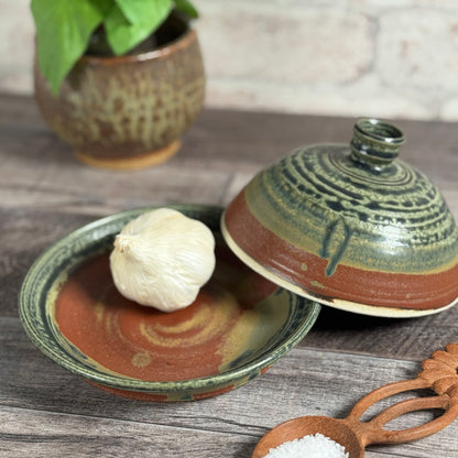 American Handmade Stoneware Garlic Baker with Lid by Holman Pottery, Desert Glaze