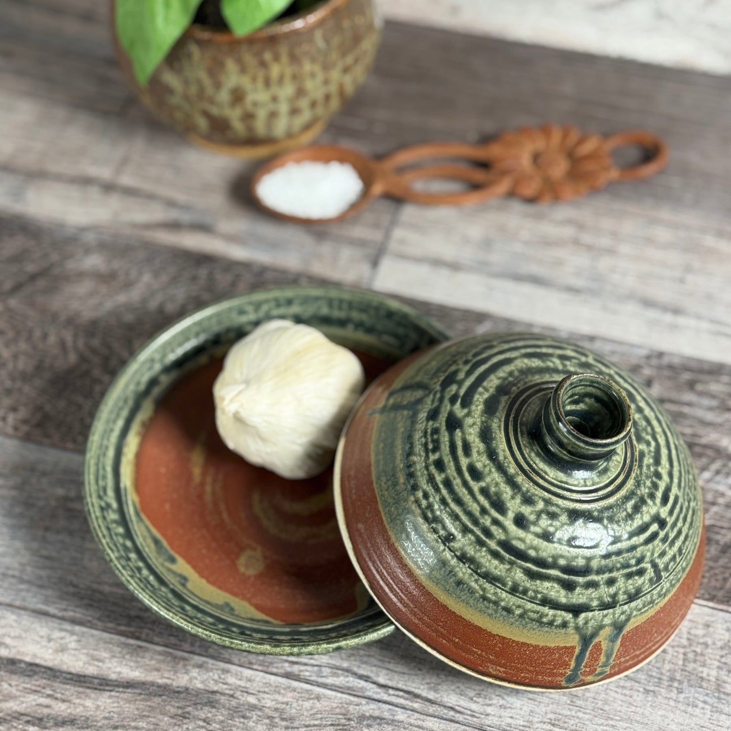 American Handmade Stoneware Garlic Baker with Lid by Holman Pottery, Desert Glaze